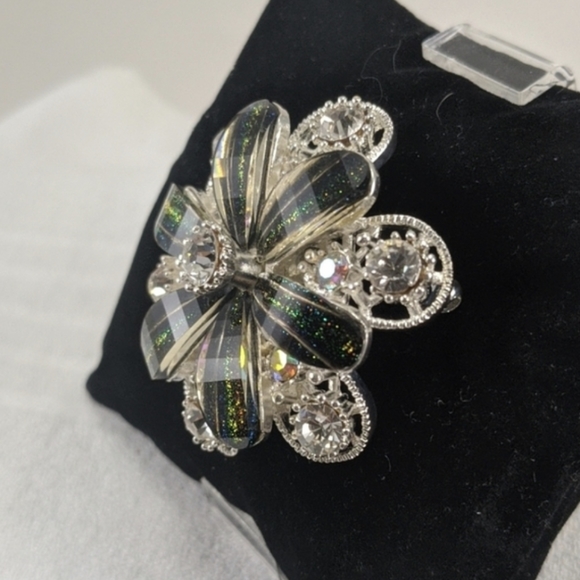 🇨🇦 Diamanté and Shimmering Glass Brooch - Picture 4 of 7